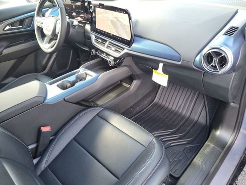 New 2026 Chevrolet Equinox EV LT image 28