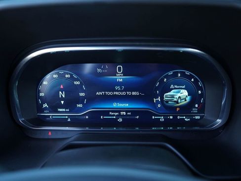 Used 2023 Chevrolet Suburban Premier image 5