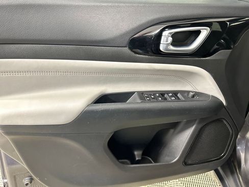 Used 2024 Jeep Compass Limited image 11