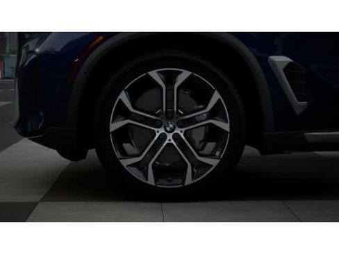 New 2026 BMW X5 sDrive40i w/ Climate Comfort Package image 7