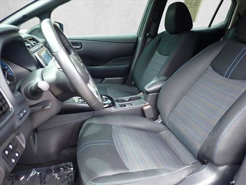 Used 2020 Nissan Leaf SV w/ SV Technology Package FWD image 11