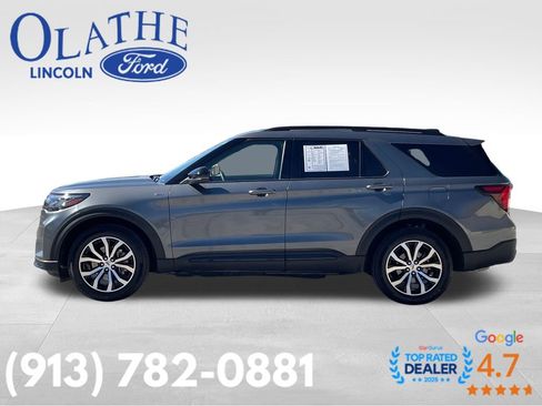 Used 2025 Ford Explorer ST-Line image 2