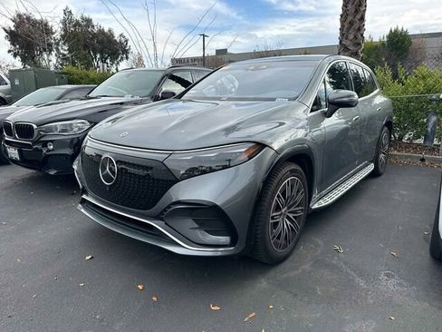 Used 2023 Mercedes-Benz EQS 580 4MATIC SUV image 2