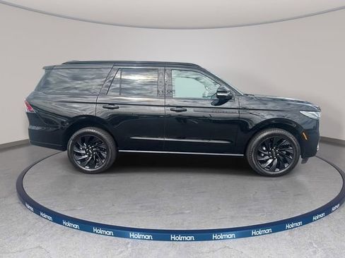 New 2026 Lincoln Navigator Reserve w/ Jet Appearance Package AWD/4WD image 4