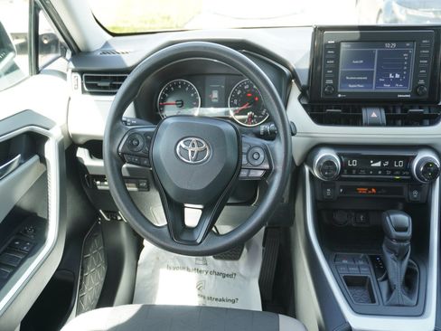 Used 2022 Toyota RAV4 XLE w/ Convenience Package FWD image 17