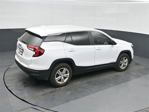 Used 2024 GMC Terrain SLE image 31