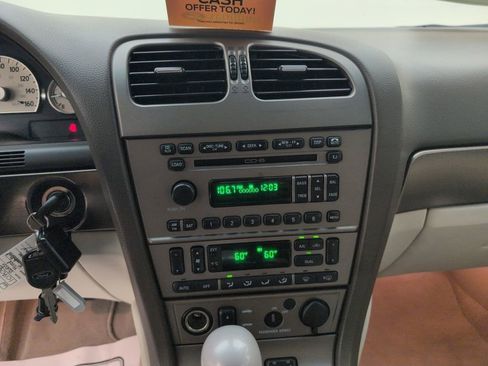 Used 2005 Ford Thunderbird 50th Anniversary RWD image 21
