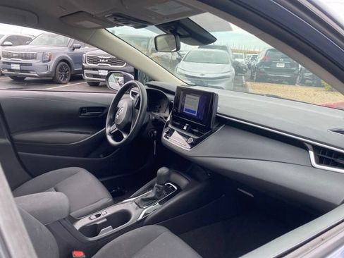 Used 2025 Toyota Corolla LE FWD image 5
