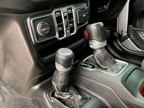 Used 2020 Jeep Gladiator Sport w/ Quick Order Package 24S AWD/4WD image 16
