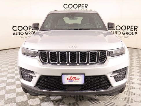 Used 2025 Jeep Grand Cherokee Laredo X RWD image 8