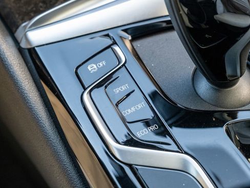 Used 2022 BMW 530i w/ Executive Package image 21