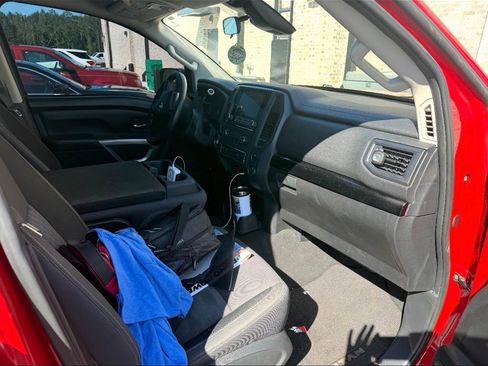 Used 2022 Nissan Titan SV RWD image 5
