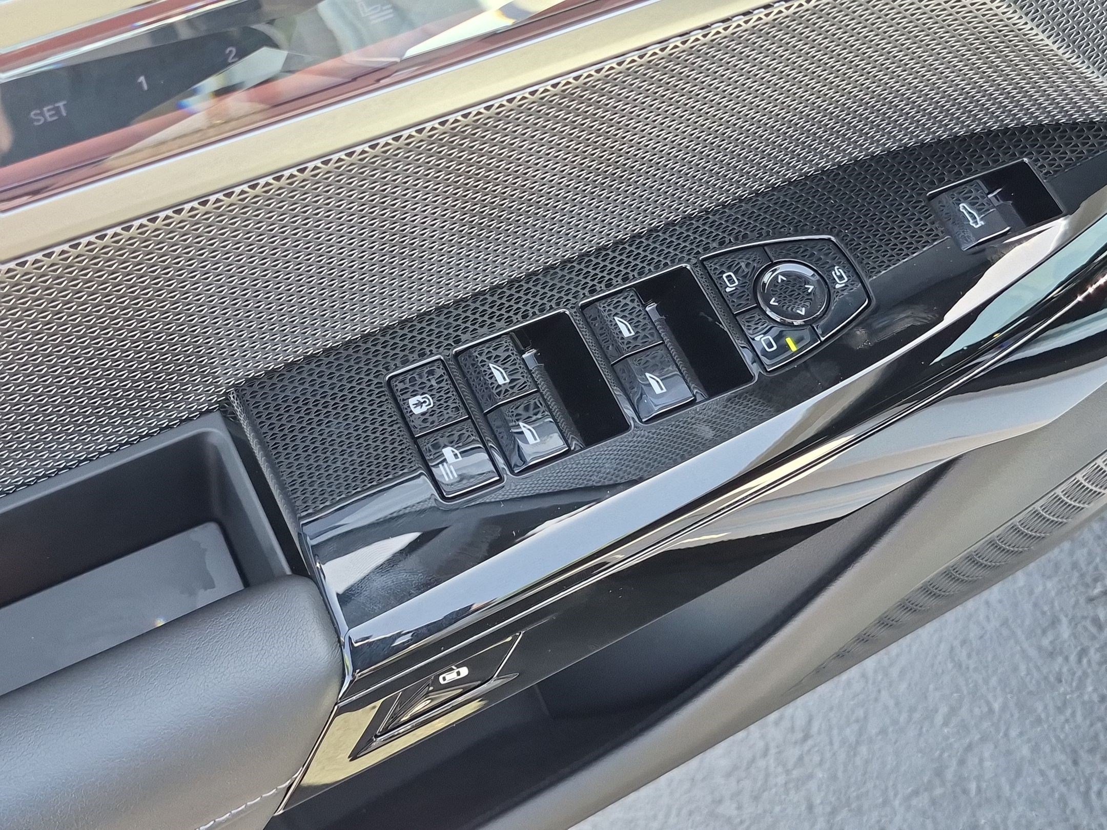 Used 2025 BMW 760i xDrive AWD/4WD image 15