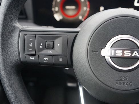 Used 2025 Nissan Kicks SV image 13