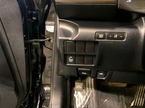 Used 2016 Lexus IS 300 AWD image 34