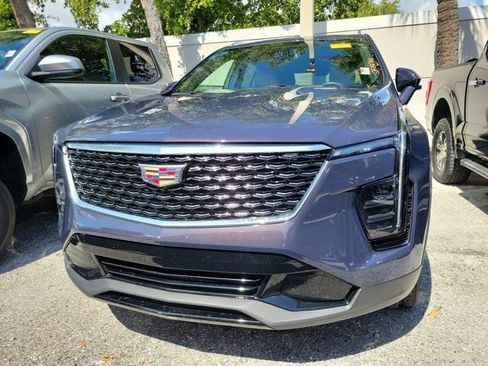 Used 2025 Cadillac XT4 Premium Luxury FWD image 2