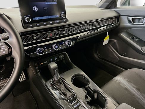 Used 2025 Honda Civic Sport image 25