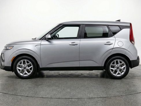 Used 2025 Kia Soul LX w/ LX Technology Package image 5