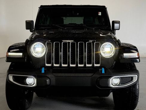 Used 2023 Jeep Wrangler Unlimited Sahara w/ Cold Weather Group AWD/4WD image 7