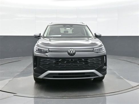 New 2026 Volkswagen Tiguan SE image 2