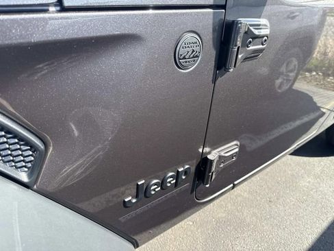 Used 2025 Jeep Wrangler Unlimited Sport AWD/4WD image 15