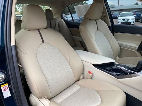 Used 2019 Toyota Camry LE w/ Convenience Package FWD image 9