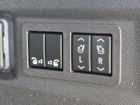 Used 2023 Chevrolet Tahoe High Country AWD/4WD image 29