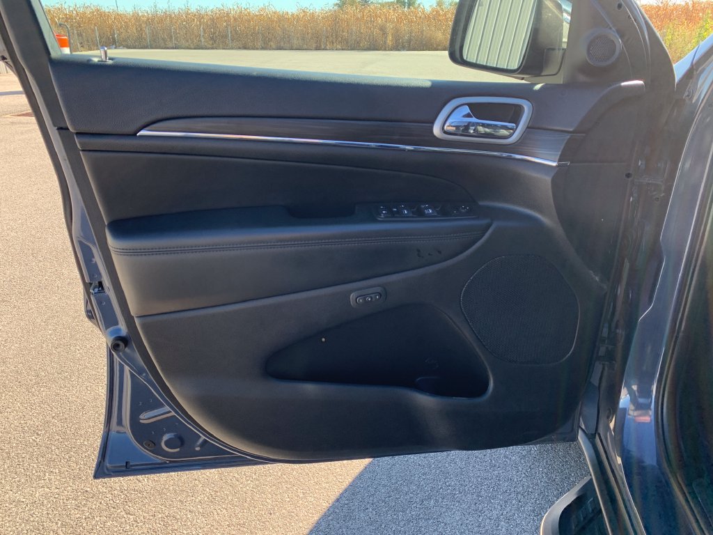 Used 2021 Jeep Grand Cherokee Limited AWD/4WD image 16