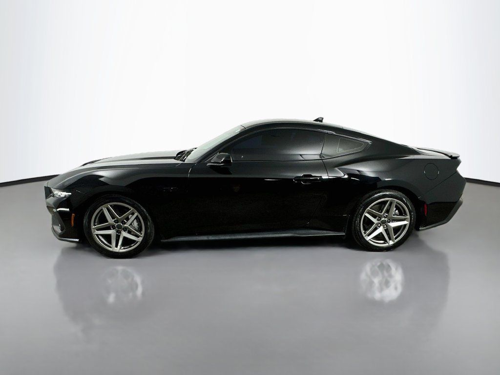 Used 2024 Ford Mustang GT RWD image 5