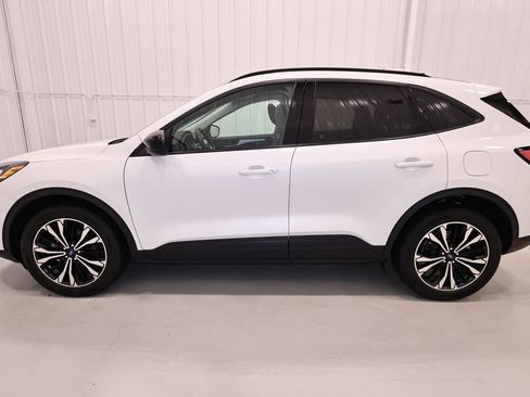 Certified 2022 Ford Escape SE w/ SE Sport Appearance Package AWD/4WD image 7