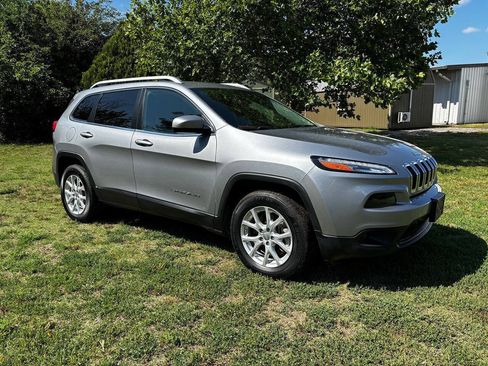 Used 2014 Jeep Cherokee Latitude w/ Comfort/Convenience Group AWD/4WD image 4