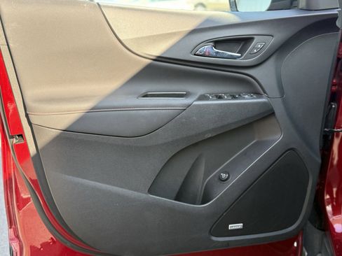 Used 2022 Chevrolet Equinox RS w/ RS Leather Package image 10