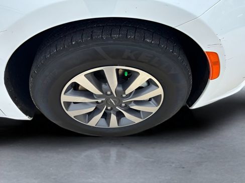 Used 2023 Chrysler Pacifica Limited FWD image 33