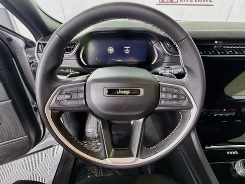 Used 2025 Jeep Grand Cherokee Laredo X AWD/4WD image 19