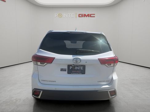 Used 2019 Toyota Highlander Limited AWD/4WD image 4