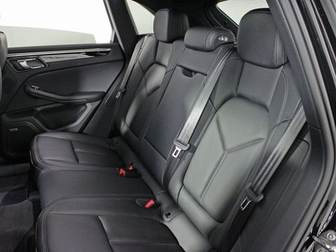 Used 2025 Porsche Macan image 33