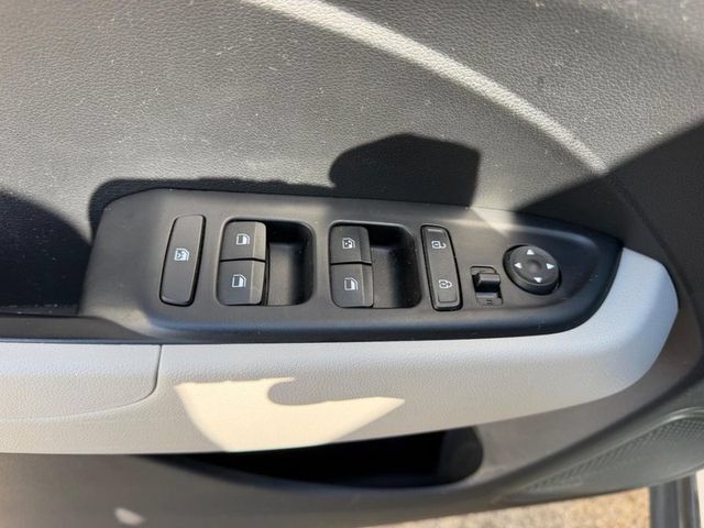 Used 2024 Hyundai Venue SEL FWD image 17