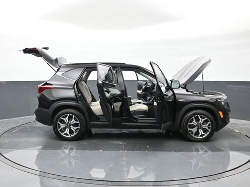 Used 2021 Kia Seltos EX image 48