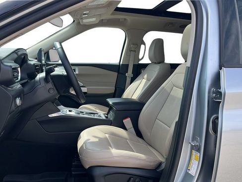 Used 2023 Ford Explorer Limited w/ Limited Technology Package AWD/4WD image 9