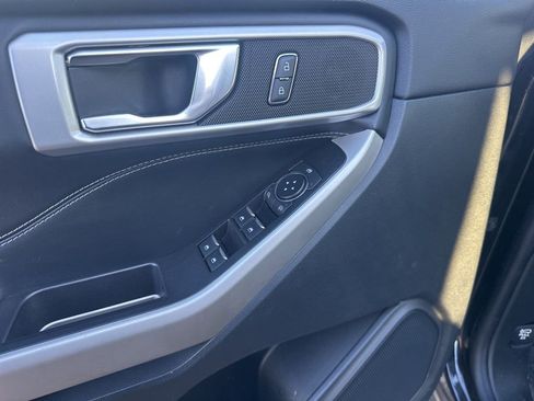 Used 2022 Ford Explorer XLT w/ Equipment Group 202A image 18