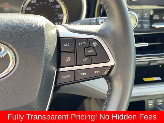 Used 2023 Toyota Highlander XLE AWD/4WD image 33