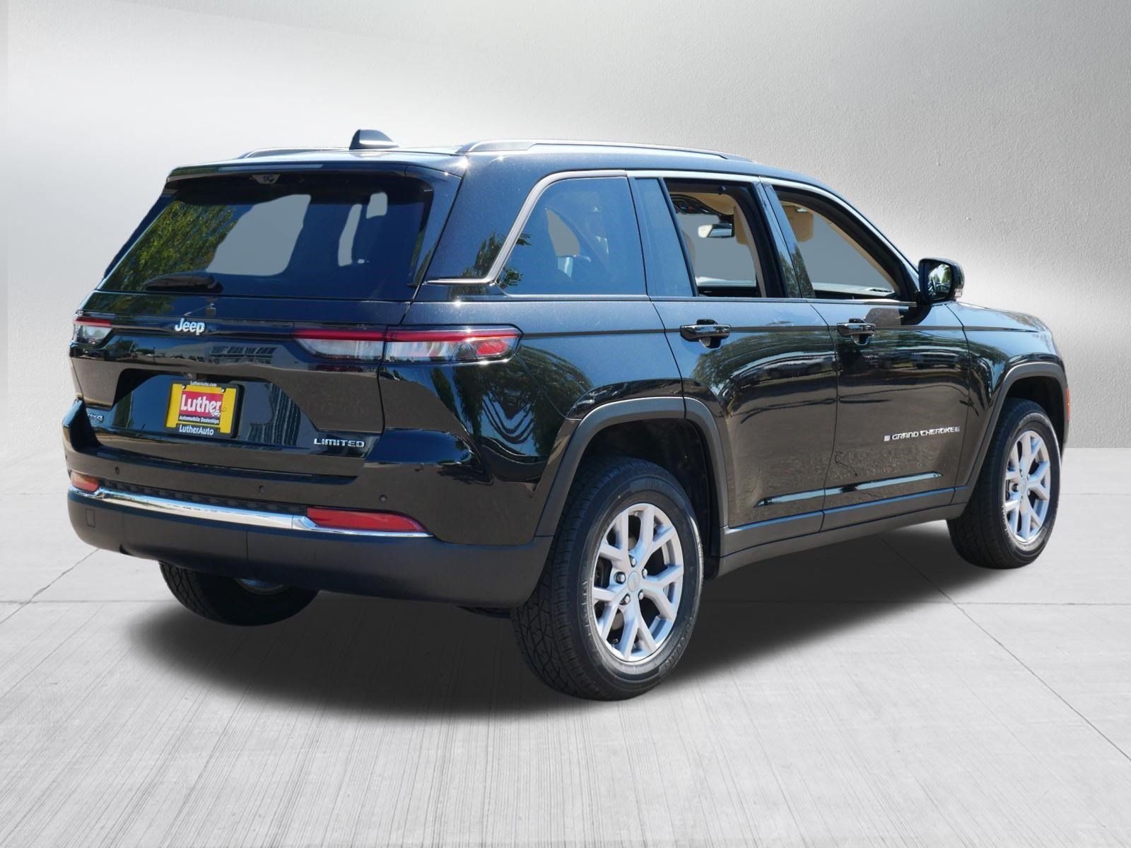 Used 2022 Jeep Grand Cherokee Limited w/ Luxury Tech Group II AWD/4WD image 7