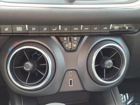 Used 2025 Chevrolet Blazer LT image 64