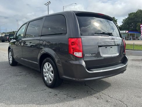 Used 2019 Dodge Grand Caravan SE w/ UConnect Hands-Free Group FWD image 3