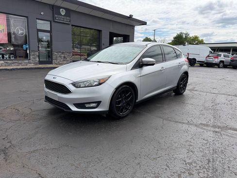 Used 2015 Ford Focus SE w/ Equipment Group 201A FWD image 2