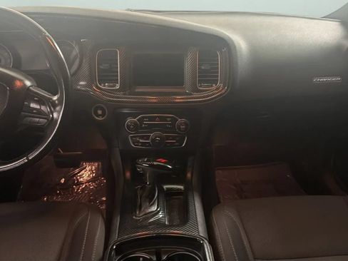 Used 2019 Dodge Charger SXT RWD image 16