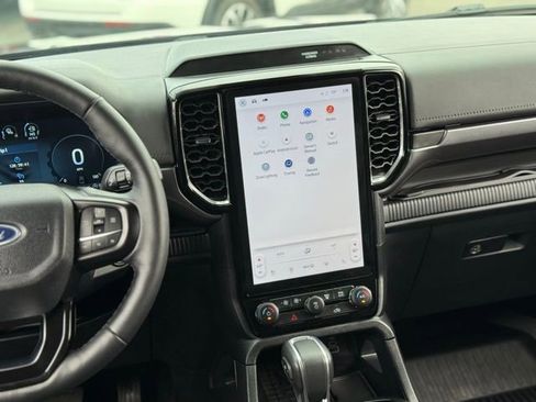 Used 2025 Ford Ranger Lariat w/ Black Appearance Package image 22