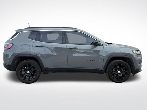 Used 2023 Jeep Compass Latitude image 2