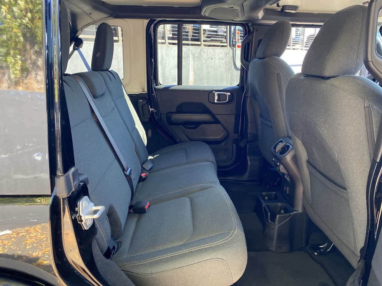 Used 2025 Jeep Wrangler Unlimited Sahara AWD/4WD image 16