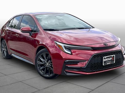 Used 2025 Toyota Corolla SE FWD image 3
